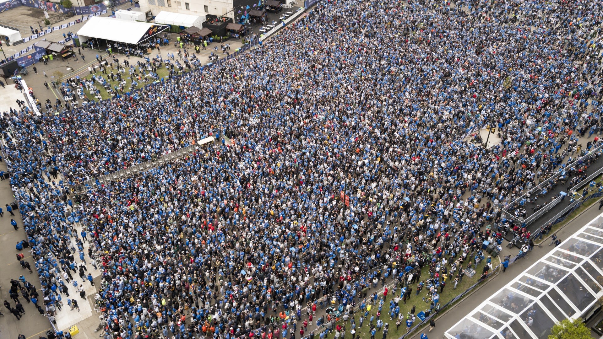 Detroit shatters draft attendance record with 700,000 attendees — and counting