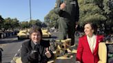 Desfile militar por el 9 de Julio: Javier Milei y Victoria Villarruel se subieron a un tanque del Ejército y recorrieron un tramo por Avenida del Libertador