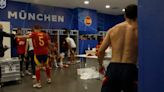 Una cámara se cuela en el vestuario de la selección española: vean quién es el alma de la fiesta