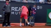 Video: Tsitsipas rompió una raqueta en Roma y se hizo viral