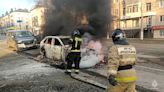 Bombardeos ucranianos matan a 21 civiles rusos, dicen las autoridades, un día después de que Rusia lanzara el mayor asalto aéreo de la guerra