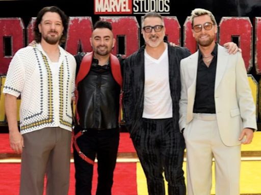 Sem Justin Timberlake, *NSYNC comparece à premiere do filme "Deadpool & Wolverine"