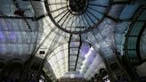 La esgrima se luce con una espectacular exhibición olímpica en el Grand Palais