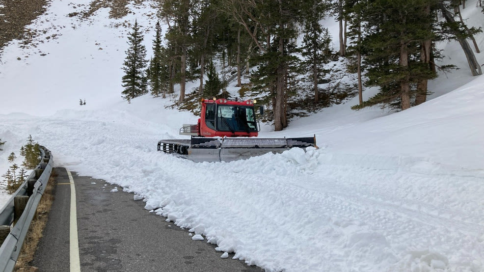 Whiteout conditions reported at Beartooth Pass, multiple vehicles stuck