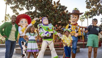 ...Disneyland Resort anuncia la oferta de boletos para el verano - tan solo $50 por niño y $83 por adulto por día - para un boleto de parque temático de 3 días, 1 parque por día, además de otras ofertas de...