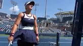 Su nuevo uniforme le juega una mala pasada a Bianca Andreescu en el US Open