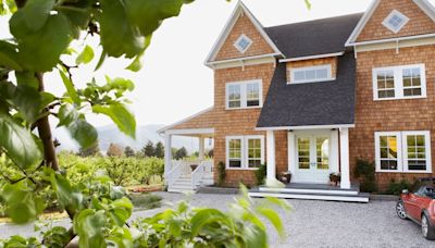 Mortgages Move Up for Homeseekers: Today's Mortgage Rates on April 25, 2024