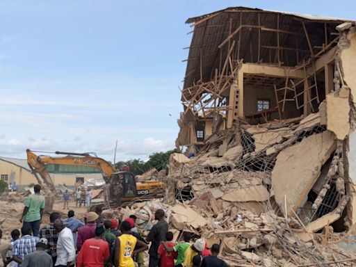 Nigeria school collapse kills 21, scores injured