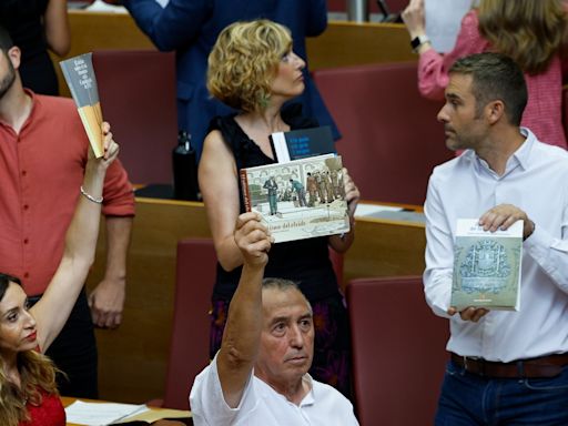 PP y Vox socavan la memoria histórica en Valencia mientras la dirección nacional habla de ruptura