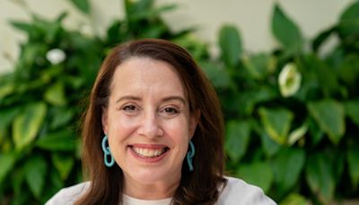 Julia Quinn, la reina de Bridgerton: "La gente necesita finales felices"