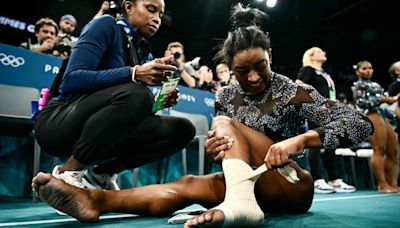 Simone Biles competirá lesionada en la final de gimnasia por equipos