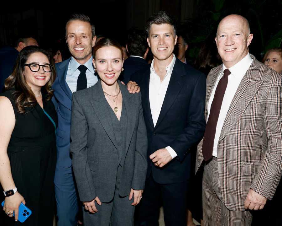 Scarlett Johansson, Colin Jost Sport Suits Before He Hosts WHCA Dinner