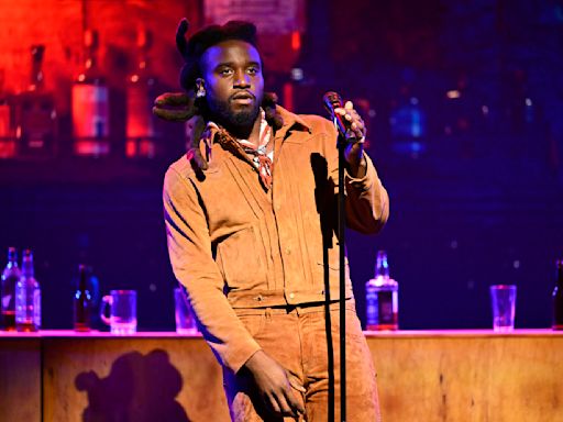 Watch Shaboozey’s Rousing Performance of ‘A Bar Song (Tipsy)’ on ‘Fallon’
