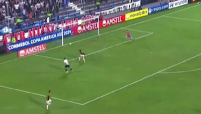 “Envuelto en papel”: Colo Colo regala un gol y empata con Alianza Lima por Copa Libertadores
