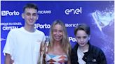 Danielle Winits curte evento com os filhos que tem com Cássio Reis e Jonatas Faro