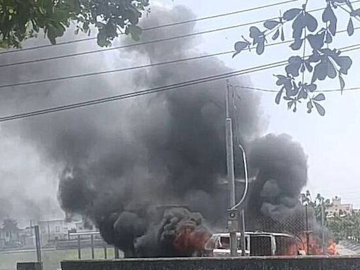 彰化火燒車 民眾懷疑颱風過後堆滿落葉稻草造成倒車空轉釀禍