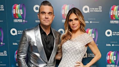 Ayda Field sigue teniendo relaciones íntimas con Robbie Williams