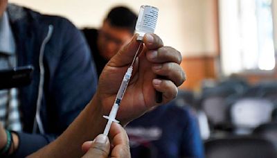 Reportan dos muertes por neumonía y quedan 89 mil vacunas contra la influenza