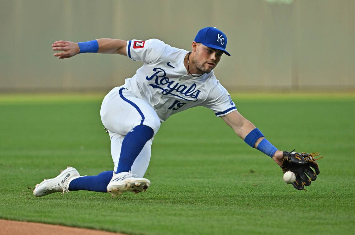 Kansas City Royals place Michael Massey on 10-day injured list with back strain