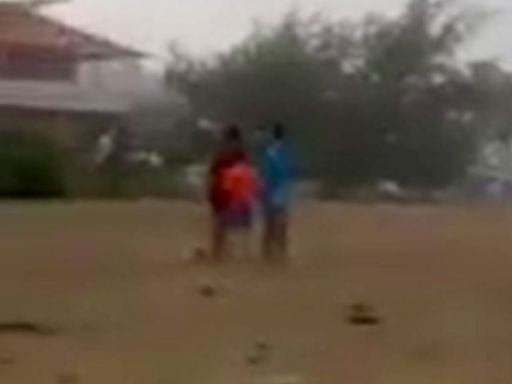 Video: el momento en el que tres niños son alcanzados por un rayo en una playa de Puerto Rico