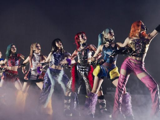 日本怪物女團「XG」現學現賣：水啦 跳下台貼身熱舞寵粉