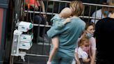 Niños enfermos heridos y en shock: fotos del caos y miedo en hospital ucraniano tras ataque ruso