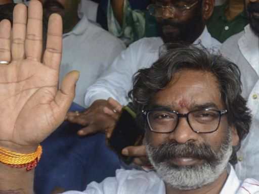 Hemant Soren walks out of jail