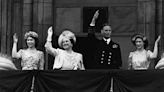 Classic Photos of the Royal Family on Buckingham Palace's Balcony