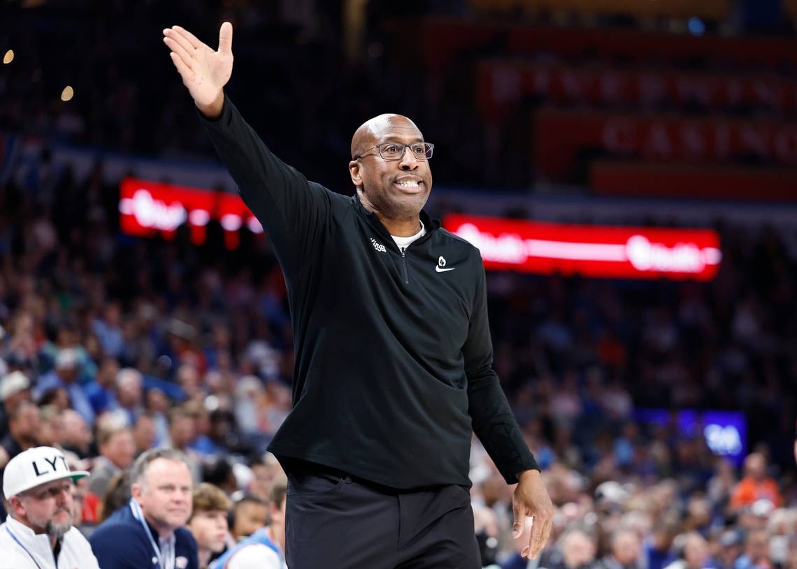 New details emerge in coach Mike Brown’s contract negotiations with the Sacramento Kings