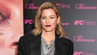 Elizabeth Banks Is Glowing from Head to Toe on the “Skincare” Premiere Red Carpet