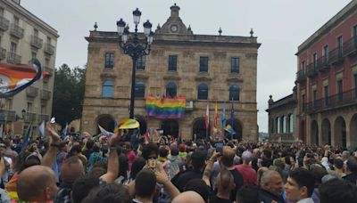 Cientos de personas se manifiestan en Gijón por la diversidad y los derechos LGTBI