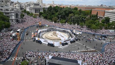LaLiga. El Madrid se da un baño de masas en Cibeles y avisa: “Vamos a por la Decimoquinta”