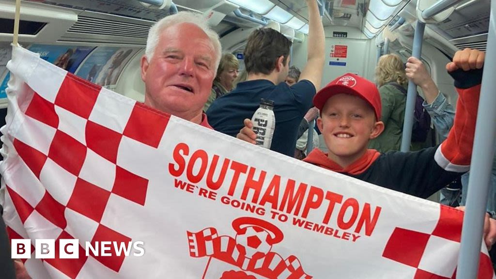 Saints football fans head to Wembley for play-off final against Leeds