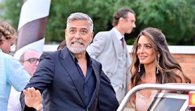 George Clooney “contrarié” : il sermonne Joe Biden au téléphone pour protéger sa femme Amal