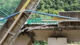 Un puente se hundió en China por consecuencia de fuertes lluvias y dejó 11 muertos