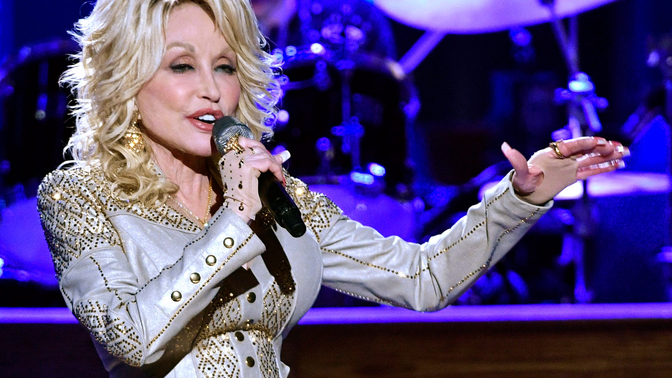 Dolly Parton says she wants to appear in Jennifer Aniston's '9 to 5' remake