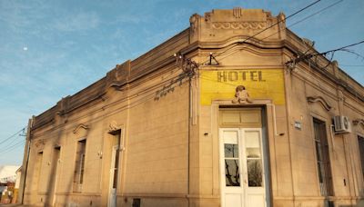La historia del bar de un hotel bonaerense de 1914 que solo cierra una vez al año