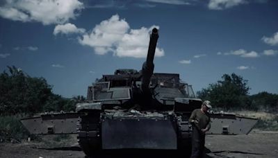 阻止無人機偷襲 烏軍M1A1坦克加掛重裝甲與訊號干擾器 - 陸軍
