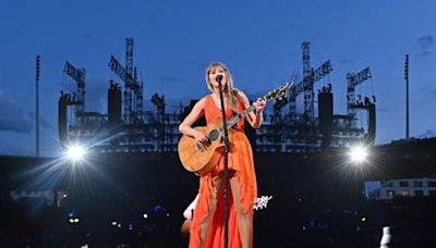Taylor Swift Celebrates 113th Eras Tour Show With Acoustic Performance of 'Favorite Songs'