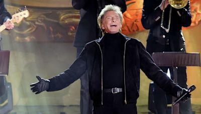 Barry Manilow's San Antonio concert postponed due to COVID