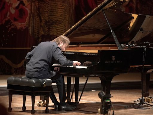 El genial pianista ruso Daniil Trifonov dejó sin aliento al público del Colón, que lo ovacionó tanto que hizo cinco bises