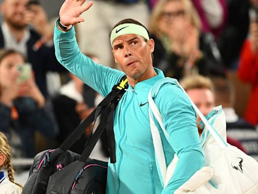 Así se recibe a una leyenda: la Philippe Chatrier se pone en pie para ovacionar a Nadal en su debut en Roland Garros