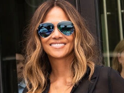 Ecco cosa le è succcesso Halle Berry condivide un momento intimo: «Ho avuto un dolore lancinante»