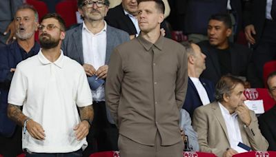 Former Poland goalkeeper Szczesny joins Barcelona after announcing his retirement in August