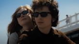 "A Complete Unknown": Timothée Chalamet en Bob Dylan dans la première bande-annonce du biopic