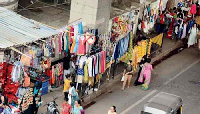 Old habits in Hatibagan: Hawkers continue encroaching on roads