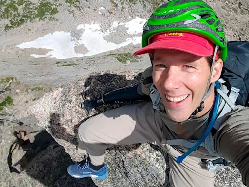 Quedó atrapado en la montaña y tuvo que cortarse el brazo para sobrevivir