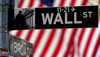 Wall St closes higher as investors return to megacap stocks