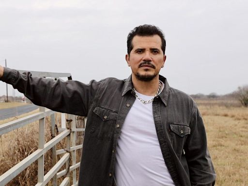 John Leguizamo On His New ‘VOCES American Historia’ Series And His Career: ‘I Never Relied On Hollywood’