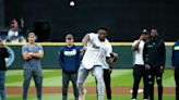 Seahawks and Mariners showing each other some love